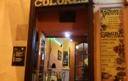 Bar Coctelería Colores, puerta
