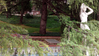 Rosaleda del Parque del Oeste, fuente estatua