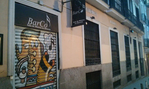 Bar&Co, entrada