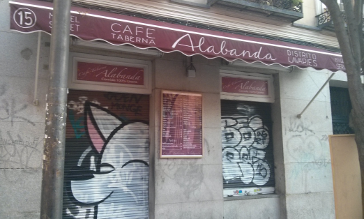 Taberna Alabanda, entrada