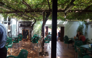 Bar-restaurante Hogar Criado, terraza parrita