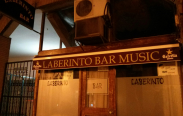 Laberinto Bar Music, puerta