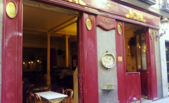 Café Manuela, puerta