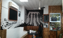 El Atrakón bar, grafitti Naranja Mecánica drugos
