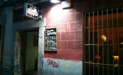 El Coconut Bar, entrada