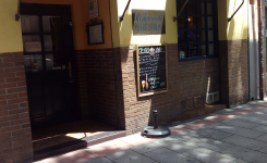 Huerto y Brasa, entrada restaurante