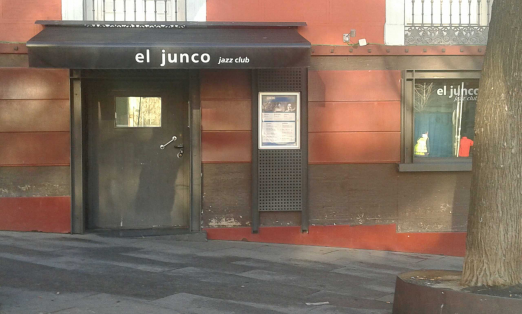 El Junco Jazz Club, entrada